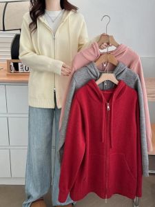 เสื้อคาร์ดิแกนถักสไตล์เกาหลีฤดูใบไม้ร่วงและฤดูหนาวพร้อมกระเป๋าซิปแบบมีฮู้ดสำหรับผู้หญิงไซส์ใหญ่ สไตล์ลำลอง