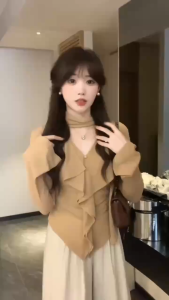 Jenny พร้อมส่ง🦊🍂เสื้อครอปแขนยาวผู้หญิง คอวี ดีไซน์ริบบิ้นพลิ้วไหว คล้องคอ ลำลอง เรียบหรู ดูแพง แฟชั่นเก๋ไก๋ สไตล์ฝรั่งเศส