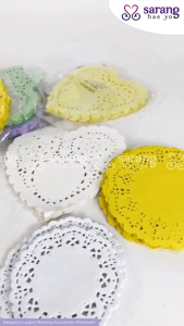 ⚡️READY STOCK⚡️ 100 PCS Doily Paper 5.5 Kertas Tapak Kuih Cupcake Dolly Paper Doorgift Diy