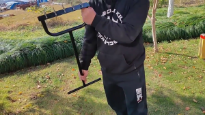 QBLADE Alat Berkebun Dongkrak Rumput 7530 Hitam