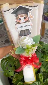 ช่อกุหลาบ ช่อบัณฑิตน้อย หญิง 59 ดอกกุหลาบสีขาว+ใบแซม1ดอก+โบว์วินเทจ ปัจฉิม รับปริญญาcongratulations