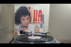 1 แผ่นเสียง 12นิ้ว D30 นก จริยา -บิน 4เพลง แผ่นVG++ริ้วรอยบาง เสียงรบกวนนิดหน่อยไม่มีรอยลึก ปกVG+มีตำหนิขอบนิดหน่อย ขอบไม่ขาด สันทะลุ แผ่นได้รับการทำความสะอาดแล้ว