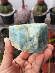 🌊 อความารีน ก้อนดิบ ทรงสวย เนื้อสีฟ้าสวยธรรมชาติ วางประดับบ้านสวยๆ / 427 กรัม  ( Blue Aquamarine )