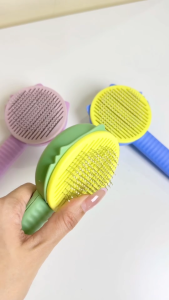 FRANC พร้อมส่ง แปรงหวีขนสัตว์เลี้ยง มีปุ่มดันขน แข็งแรง ทนทาน ใช้ง่าย มี3สี: ฟ้า เขียว ชมพู