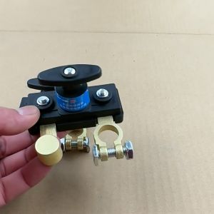 2PCS Car Battery Disconnect Switch Anti-corrosion Anti-leakage Battery Cut-off 12V/24V Switch Protector Master Terminal Switch Isolator