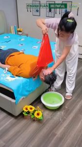 Chậu gội đầu nằm gội tiện lợi như ở tiệm cho bà bầu người lớn và người bệnh Thau gội đầu có miếng lót Silicon êm ái