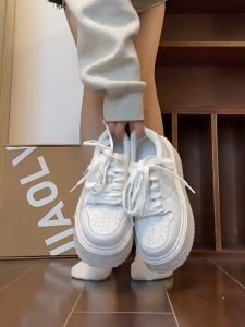 ผลิตภัณฑ์ใหม่ รองเท้าสีขาวมินิมอล รองเท้าพื้นหนาผูกเชือก รองเท้าลำลอง รองเท้าผ้าใบเสริมส้นผู้หญิง ฝีมือดี วัสดุเกรดดี ใส่นุ่ม