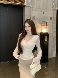 GUZILIAN | Slim Fit V-Neck Long Sleeve Lace Base Shirt Womens Short Style Knitted Korean Commute Style Inner Wear Outer Wear Autumn New