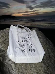 กระเป๋าถือผ้าใบไนลอนพิมพ์ลายสีขาว ความจุขนาดใหญ่ น้ำหนักเบา กระเป๋าสะพายไหล่ข้างเดียวสำหรับเดินทาง กระเป๋าถือแบบลำลอง