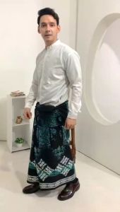 Sarung Batik Nusantara: Pilihan Terbaik untuk Pria Dewasa