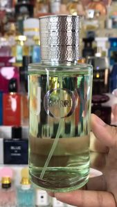 น้ำหอมผู้หญิง กลิ่นผลไม้รสเปรี้ยวอย่างส้ม ผสมผสานกับชาเขียว กลิ่นหอมสดชื่นช่วยเพิ่มความซับซ้อนอย่างน่าหลงไหล ขนาด 100มล.