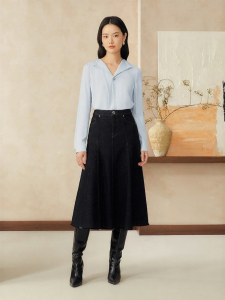 Elastic Heavy Crepe Silk French V-neck Shirt