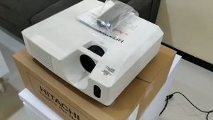 Proyektor Hitachi CP-RX80