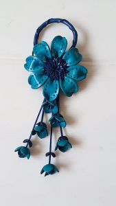 ของขวัญที่สมบูรณ์แบบ: พวงกุญแจดอกไม้หนังแท้สำหรับกระเป๋าถือ No.19