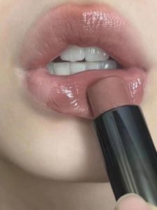 Hydrating Glossy Lipstick - Nude and Red Brown