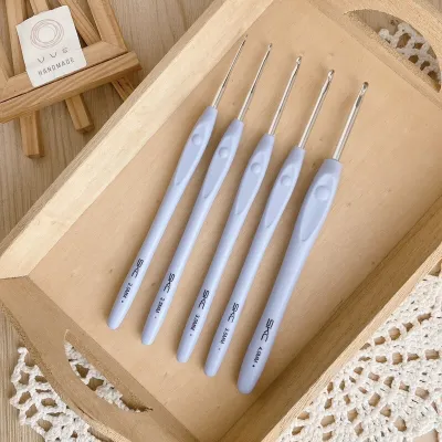 Stok sedia ada SKC Crochet Hook Alat Kait Mengait dengan Pemegang Lembut Jarum Kait Benang Kait 软柄钩针