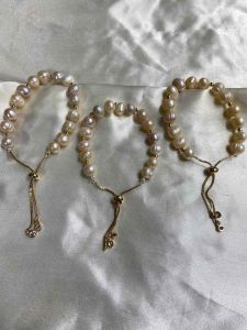 Adjustable freshwater pearl bracelet