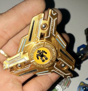 Một con quay Spinner 3 cánh bằng nhựa và kim loại rất đẹp