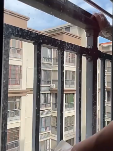 Glass Cleaner Spray Bathroom Mirror Windows Cleaning Agent Pencuci Cermin Pintu Tingkap Kaca 玻璃清洁剂擦玻璃水家用神器洗镜子浴室水垢窗户强力去污