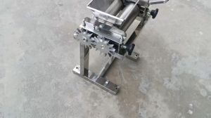 Máy cán khô bò khô trâu quay tay