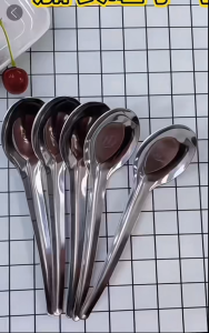 [ช้อนสั้น / ช้อนยาว] สแตนเลสช้อนด้านล่างแบน ช้อนอเนกประสงค์ ซื้อ 10 แถม 10/ซื้อ 25 แถม 25 สําหรับซุป/ก๋วยเตี๋ยว/ขนมตักพร้อมฐานแบน