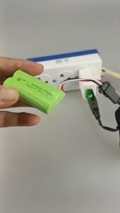 แบตเตอรี่ 7.4V. 2500 mAh. Li - ION # 14500 มีปลั๊กแบบสามสาย SM-3P ใช้สำหรับรถบังคับ ปืนของเล่น