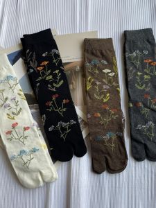 Fall New Arrival Split Toe Tube Socks Female Artistic Japanese Flower Two Finger Socks Retro Cute Wild Outwear Bunching Socks