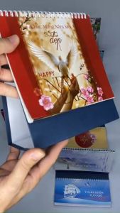 Lịch Tết 2025 Lịch Để Bàn Lò Xo Cứng 2025 Lịch Để Bàn Chữ A 2025 (Có Lịch Âm) - Mẫu Ngẫu Nhiên