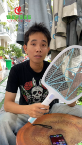 Vợt Bắt Muỗi Nanoco NMR105B Khung lưới bảo vệ 3 lớp Có đèn Led chiếu sáng - BST