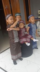 Setelan Muslim Anak Laki-Laki Sarkoci: Pilihan Terbaik Untuk Acara Resmi