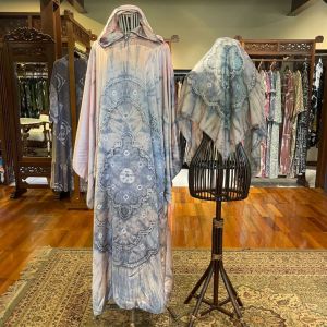 Set Dahlia Hoodie Dress + Jilbab by Dian Pelangi LIMITED EDITIO Setelan Busana Muslim Gamis Abaya Kaftan Gaun Outfit Casual Formal Pesta Pernikahan Kondangan Wanita Hijaber Cantik Anggun Modis Modern Elegan Mewah Model Arabian Terbaru Motif Jumputan