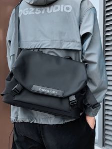 กระเป๋าเป้สิงห์นักบิดสะพายข้างอเนกประสงค์กระเป๋าสะพายไหล่สำหรับผู้ชาย เนื้อผ้ากันน้ำ ความจุขนาดใหญ่