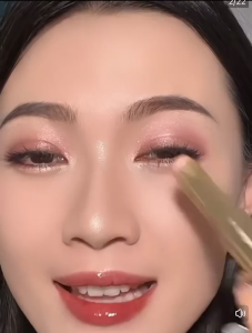 แท่งอายชาโดว์ระยิบระยับ YZS สำหรับการใช้งานง่ายและอยู่ได้นานยาวนาน