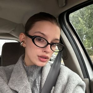 1pcs Korean Style Womens Oval Transparent Full-Rim Glasses Ideal for Daily Office and Street Photography.