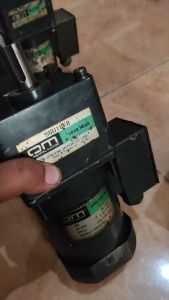 AC Dinamo Motor Gearbox 90W 3Phase 380V-400V Ratio 1:18 SpeedOutput 83Rpm ORIENTAL MOTOR