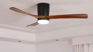 HITEL พัดลมเพดานสีดำสไตล์เรโทรขนาด 52 นิ้ว มอเตอร์ DC ทองแดงบริสุทธิ์ ประหยัดพลังงานและเงียบ ลมแรง ปรับความเร็วได้ 6 ระดับ ไฟ LED หรี่แสงได้ 3 สี ฟังก์ชันเดินหน้าและถอยหลังและตั้งเวลา พร้อมรีโมทคอนโทรล ใบพัดไม้เนื้อแข็ง 3 ใบ เหมาะสำหรับโรงแรม วิลล่า ฯลฯ