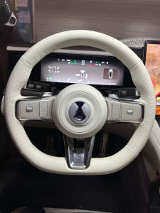 ฝาครอบพวงมาลัยแบบสามก้านแบบหุ้มเต็มทำด้วยมือสำหรับ BYD Tang Z9 GT อุปกรณ์เสริมในรถยนต์แบบสั่งทำพิเศษ ทันสมัย ใช้ได้ทุกฤดูกาล