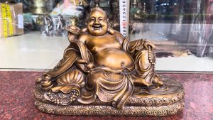 Tượng Phong Thủy Di Lặc Ngồi Bệ Cầm Gậy Như Ý Đồng Đúc 38x20x25cm - Trang Trí Nhà Cửa Phong Cách Cổ Điển