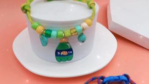 จัดส่งทันที สัตว์เลี้ยง แมว สุนัข ปลอกคอ พร้อมกระดิ่ง และจี้ ปรับได้ ความคมชัด ถัก สร้อยคอ หัวใจน่ารัก ยิ้ม ผึ้งจี้