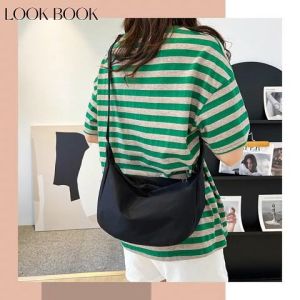 Zishop  ถูกสุดๆ กระเป๋าผ้าสะพายข้าง สีน่ารักมาก มีให้เลือกหลายสีเลยน้าา สไตล์เกาหลี ใส่ของได้เยอะมากๆ สะพายไปเรียนหรือทำงานก็ได้น้า งานดีขนาดนี้ รีบตำ