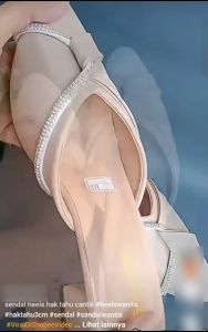 Sandal Heels Hak Tahu Chunky 5 cm Variasi Mutiara Samping Sandal Selop Wanita