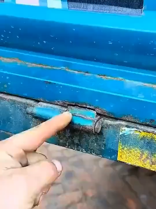 Low melting point green welding rod stable and fast welding of carbon steel wire used for galvanized pipe repair