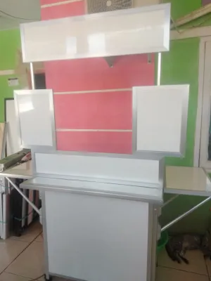Meja Booth polos