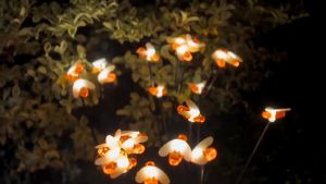 Solar Bee Light 8LED Outdoor Waterproof Garden Lights Swinging LED Solar Decorative Light Stick Yard Patio Pathway Villa Birthday Party Decoration Christmas Lamp