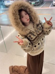 SHIMO | Warm and Elegant Lamb Wool Coat for Petite Women