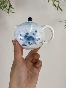 Ấm trà sứ vẽ tay tinh khiết hoa sen xanh tráng men Bộ trà Kungfu cao cấp gaiwan teapot