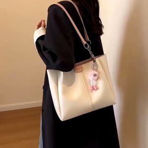 กระเป๋าสะพายข้างใบใหญ่ผู้หญิงหนัง PU แฟชั่นเรียบง่าย ใส่ ของได้ เยอะ ไตล์ เกาหลี ใหม่