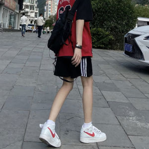 กางเกงขาสั้นทรงตรงเอวสูงสีดำสำหรับผู้ชายและผู้หญิง กางเกงขายาวทรงตรงสำหรับเล่นกีฬาในช่วงฤดูร้อน กางเกงขายาวทรงสามเหลี่ยมสำหรับใส่ลำลอง