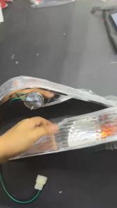 1 cái đèn xi nhan xe trường hải