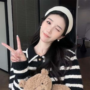 ที่คาดผมถักแบบหน้ากว้างสำหรับผู้หญิง ทรงใหม่ปี 2024 ที่คาดผมแบบมีขอบกว้างสำหรับหน้าท้องสูง เครื่องประดับผมสไตล์เกาหลีสำหรับฤดูใบไม้ร่วงปี 2024